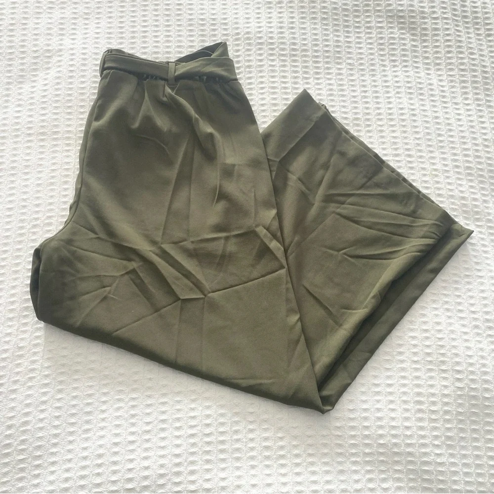 Loveappella Olive green cropped belted pants size Large